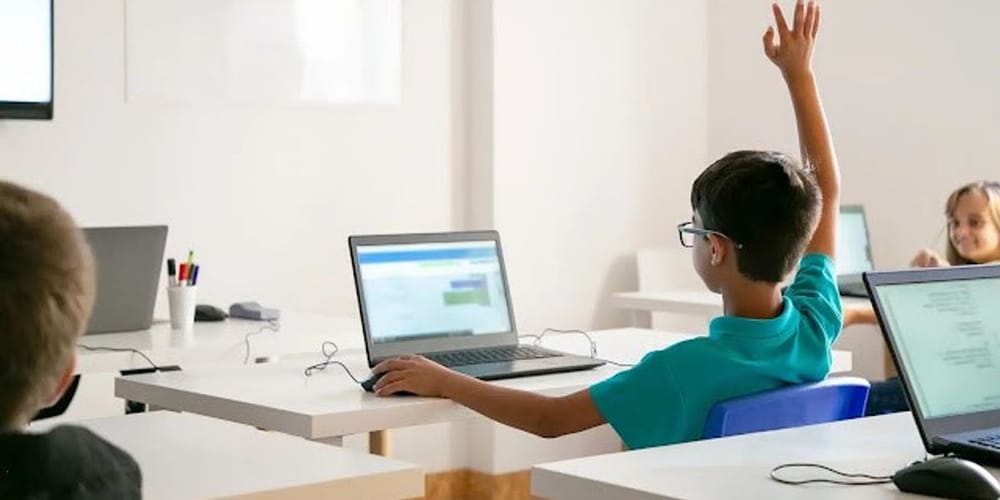 Inteligjenca artificiale monitoron njëzet shkolla për sigurinë