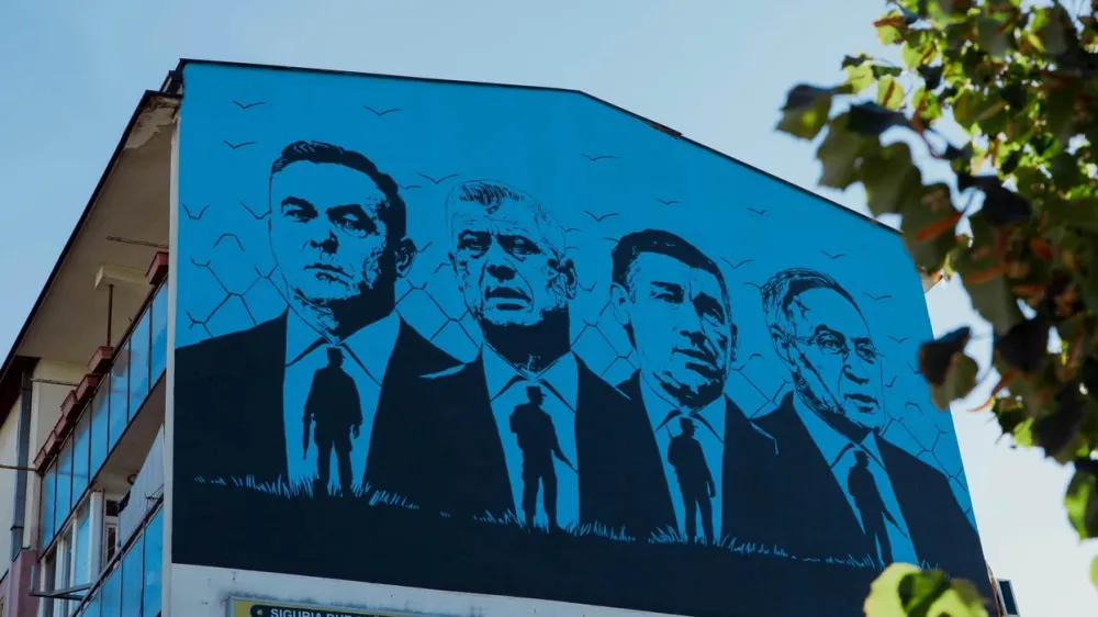 Zbulohet murali i krerëve të UÇK-së në Prishtinë