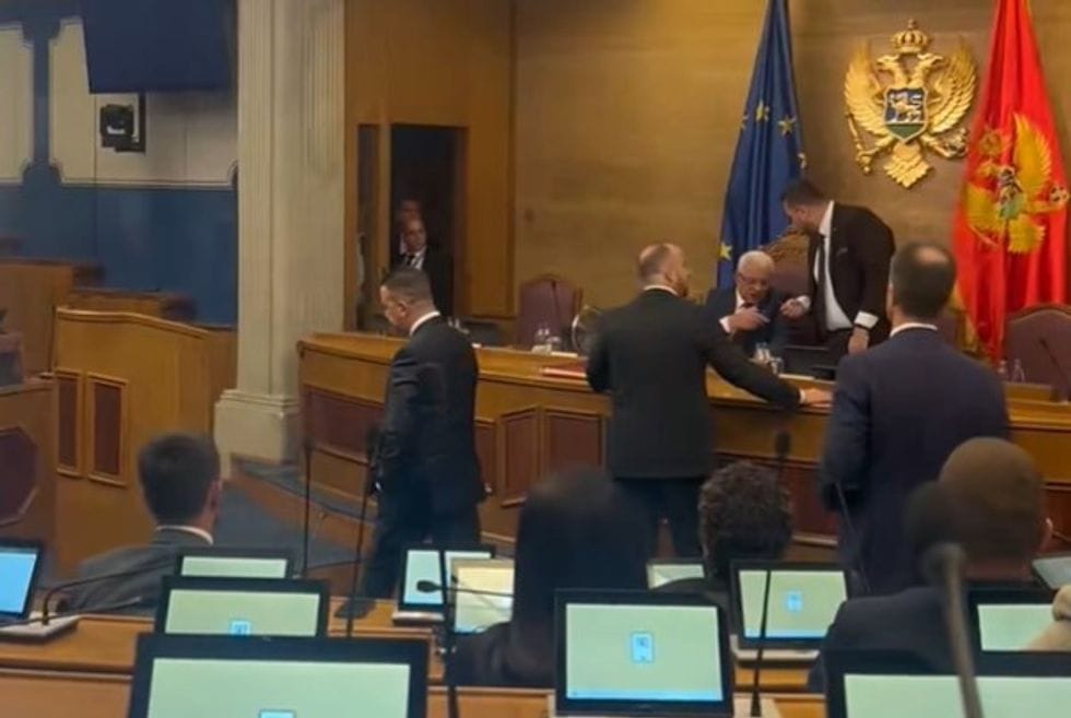 Kryetari i Parlamentit malazez nuk pranon shkarkimin pas ngushëllimeve për Mlladiqit