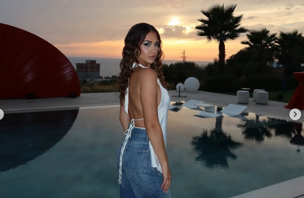Kiara Tito publikon foto nga pishina, ndjekësit e komplimentojnë