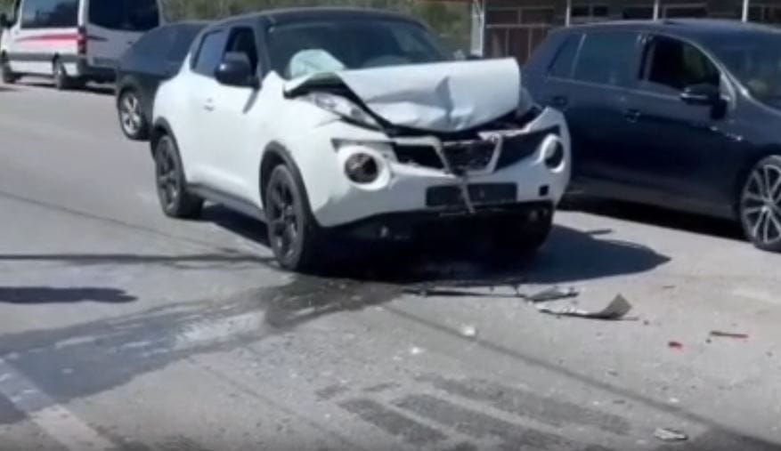 Përplasen dy automjete në aksin Elbasan-Librazhd, s'ka të lënduar