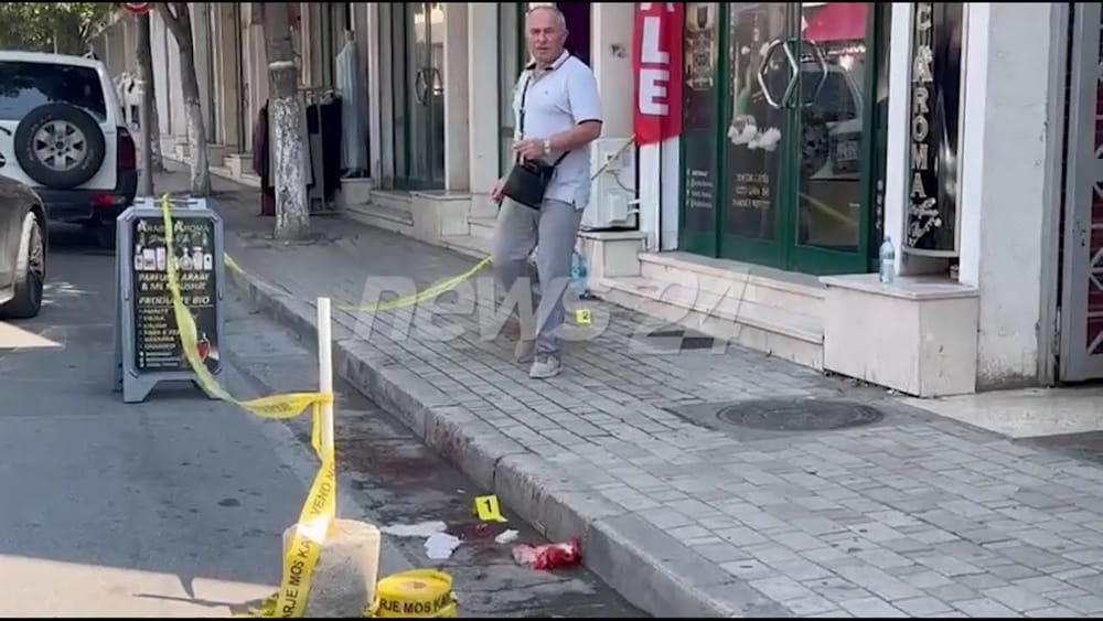 Goditje me levë në kokë mes dy shoferëve në Kavajë