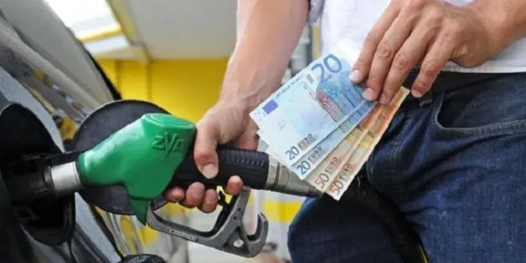 Shoqata e Naftëtarëve mirëpresin heqjen e kontrollit të çmimeve të naftës