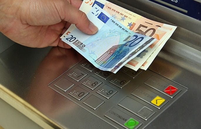 Qeveria ndan 102 milionë euro për pagën e 13-të dhe shtesën