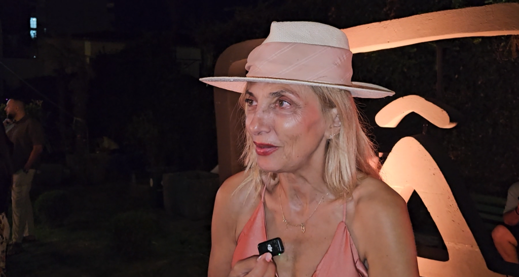 Mimoza Ahmeti shfaqet në një restorant në praninë e një burri misterioz