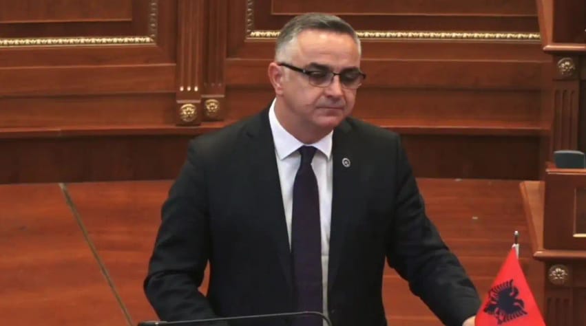 Besnik Tahiri kërkon konstituimin e Kuvendit pas marrëveshjes LDK-LVV për poste