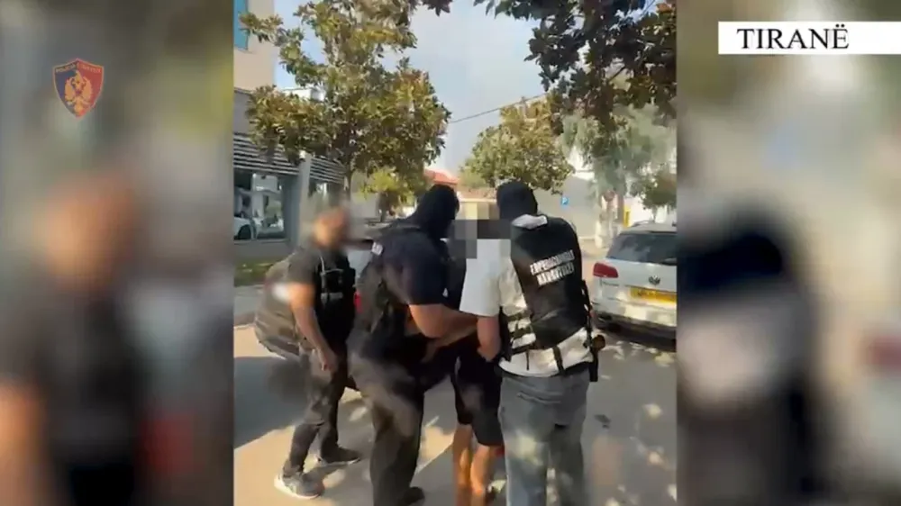 Arrestohet 20-vjeçari në Tiranë për trafikim kanabisi nga SHBA