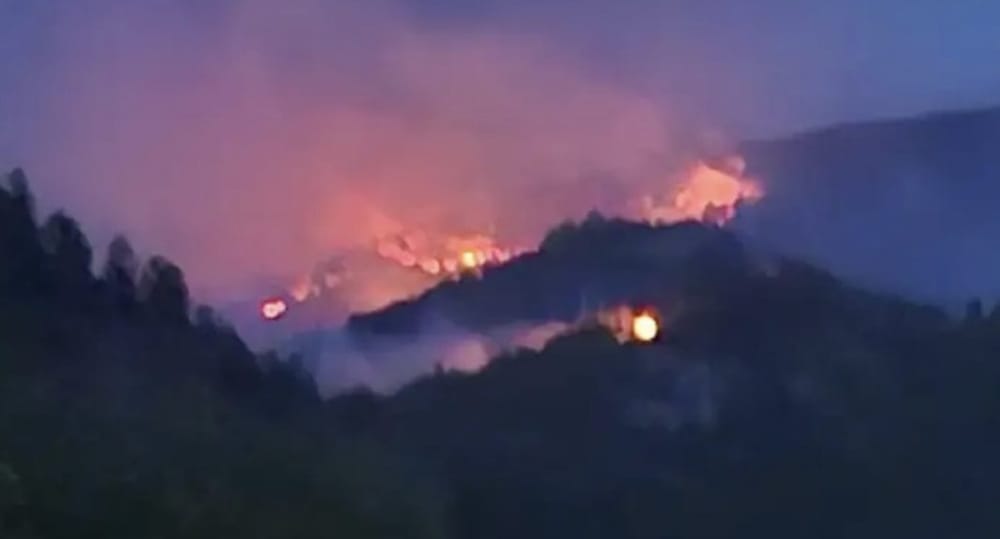 Zjarri pranë Belicës ende aktiv, angazhuar mbi 60 personë