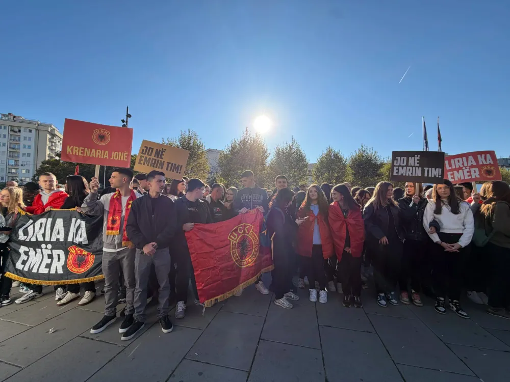 Nxënësit e shkollave të mesme të Prishtinës në ballë të protestës