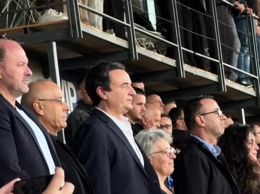 Kurti dhe Haradinaj japin mbështetje Kosovës në ndeshjen me Austrinë