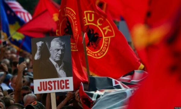 Nismës «Jo në emrin tim» kërkon votimin e ligjit për UÇK-në me aksion para Kuvendit