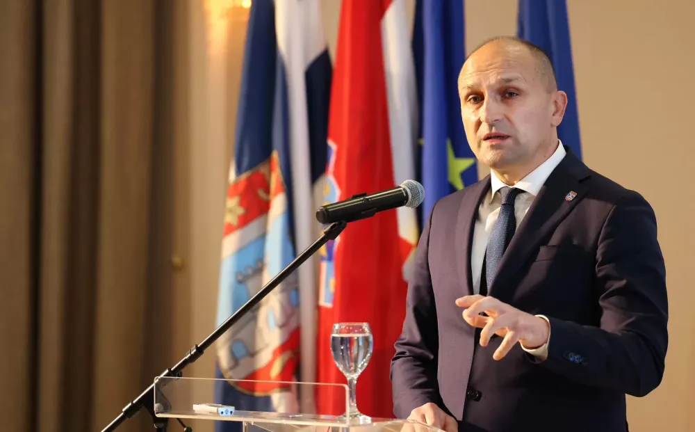 Ministri kroat i mbrojtjes paralajmëron për armatosjen serbe dhe bashkëpunimin me Kosovën