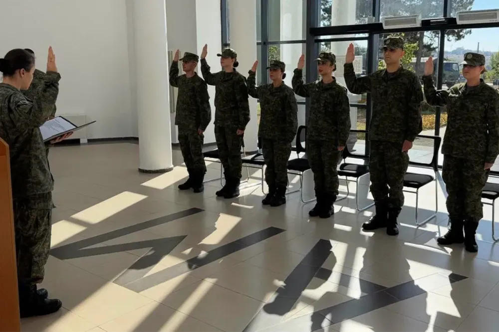 Përfundon stërvitja bazë dhe bëhet betimi i oficerëve të rinj mjekësorë në FSK