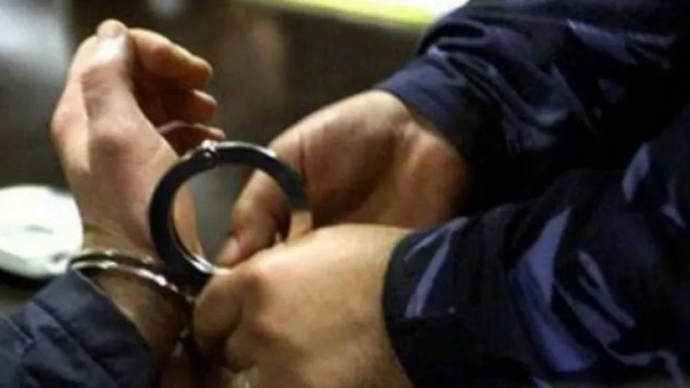 Arrestohet shtetasja e huaj në Prishtinë pas sulmit me gurë dhe thyerjes së xhamit
