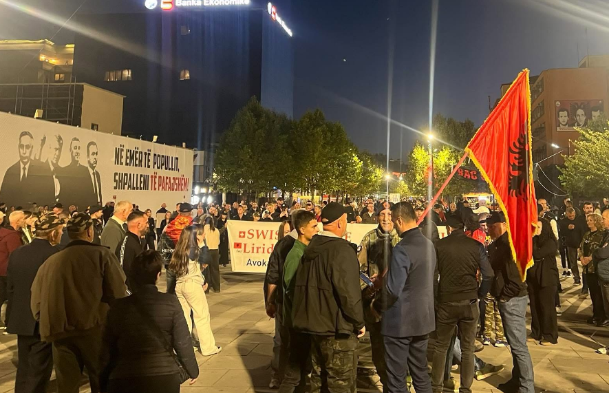 Protestat në Europë bashkohen me tende në Prishtinë, kur Kuvendi shqyrton Specialen