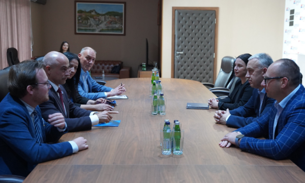 Shefi i ri i EULEX-it takon krerët e Listës Serbe në Kosovë