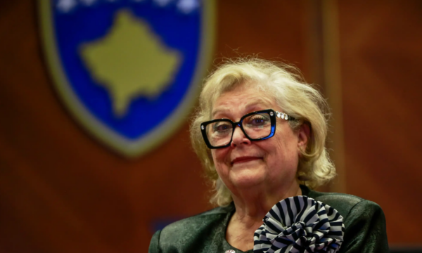 Diplomatja Harxhi flet për origjinën e presidentes së re të Kosovës
