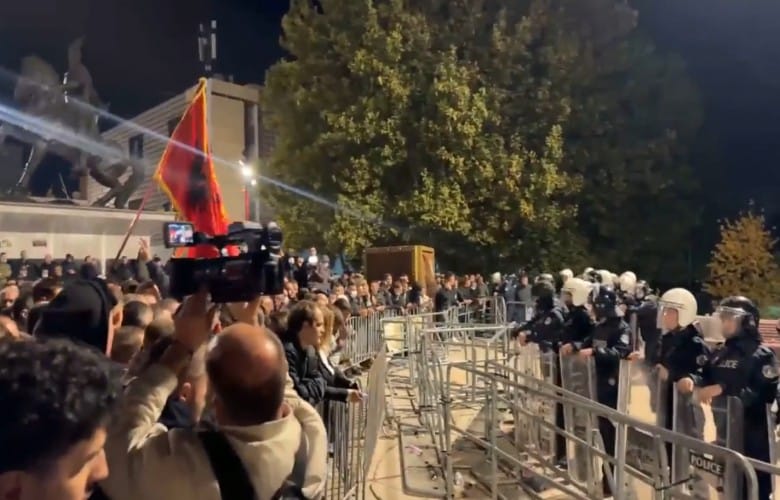 Policia: Protesta në Prishtinë përfundoi e qetë dhe pa incidente serioze