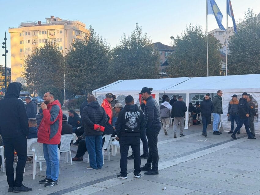 OVL-UÇK proteston para Kuvendit, kërkon votimin e amendamentit për Specialen