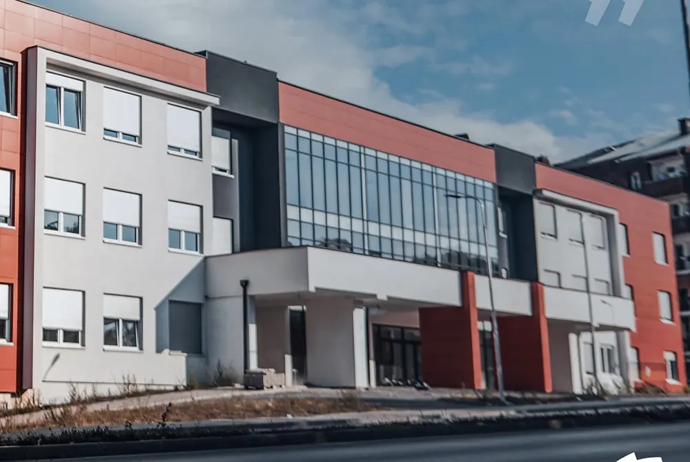Qytetare ankohen për mungesë barna në QKMF Gjilan, komunë njofton pajisje të reja