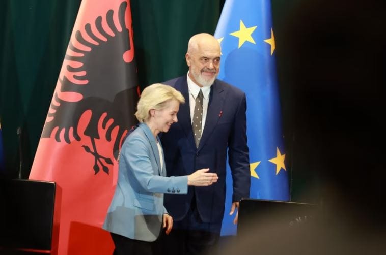 Von der Leyen kërkon zbatimin e reformave dhe dialog në Shqipëri