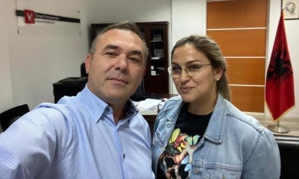 Deputetja Mehmeti-Selimi kërkon hetim për thirrje vrasjeje ndaj bashkëshortit Rexhep…