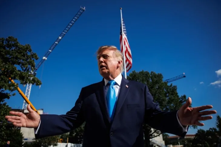 Trump nënshkruan vendimin për zgjerimin e qasjes në naftë pa taksa