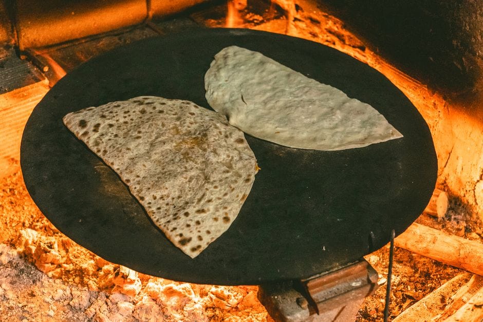 Kuzhina shqiptare: Nga flia te torta Hyrem, çfarë tregon ëmbëlsia për identitetin tonë