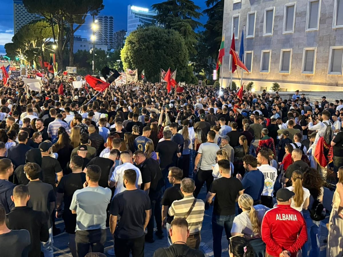 Pse i refuzuan qytetarët partitë në protestën e Tiranës?
