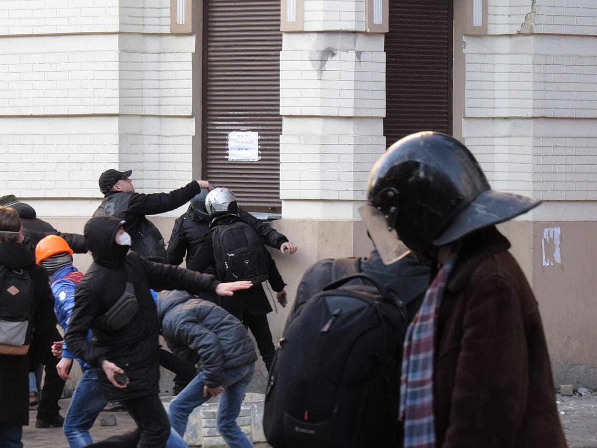 Sa efektivë policie dhe protestues u shtruan në spital pas përplasjeve para Kuvendit?