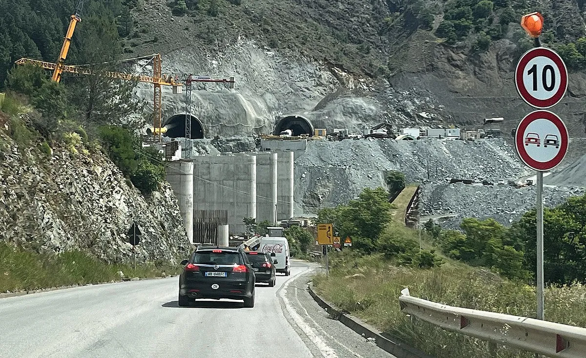 Sa gati është rruga Elbasan-Rrogozhinë?