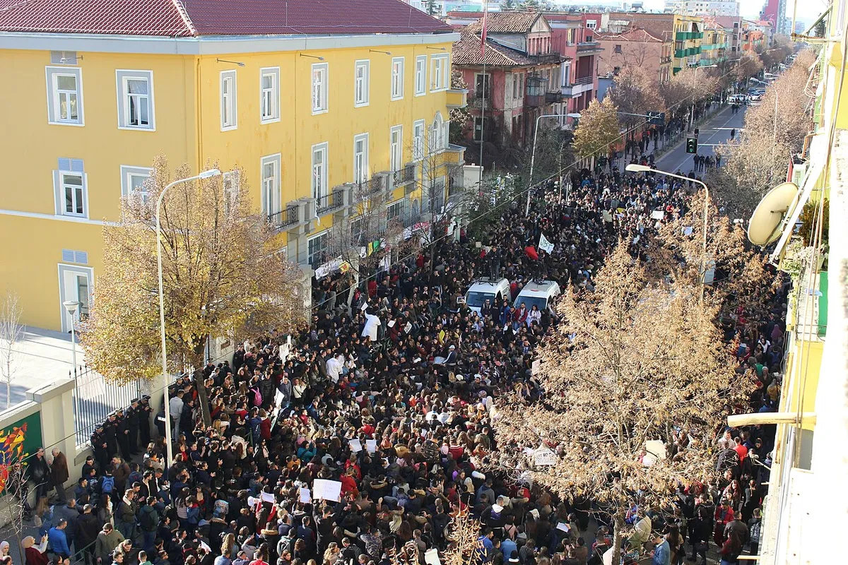 Kush e ka marrë në dorë protestën, sipas Çulit?