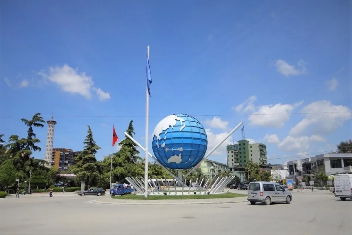 Pse u dhunë tre vajzat një vajzë tjetër në Fier?