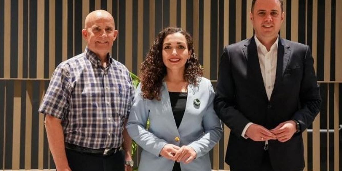 Kongresisti amerikan Self takon Osmanin dhe Abdixhikun në Prishtinë
