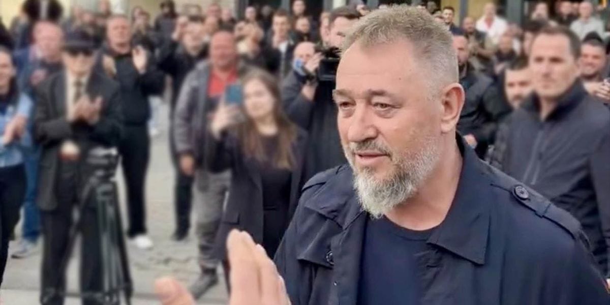 Pse e etiketoi Lushtaku rrahjen e Mehanit si manovër politike të Kurtit?