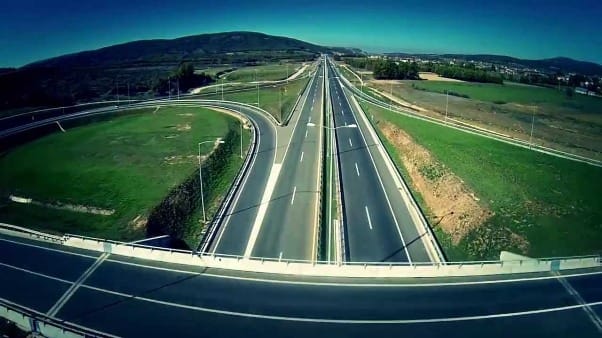 Aksident kamioni në autostradën Prizren-Prishtinë, dy të lënduar