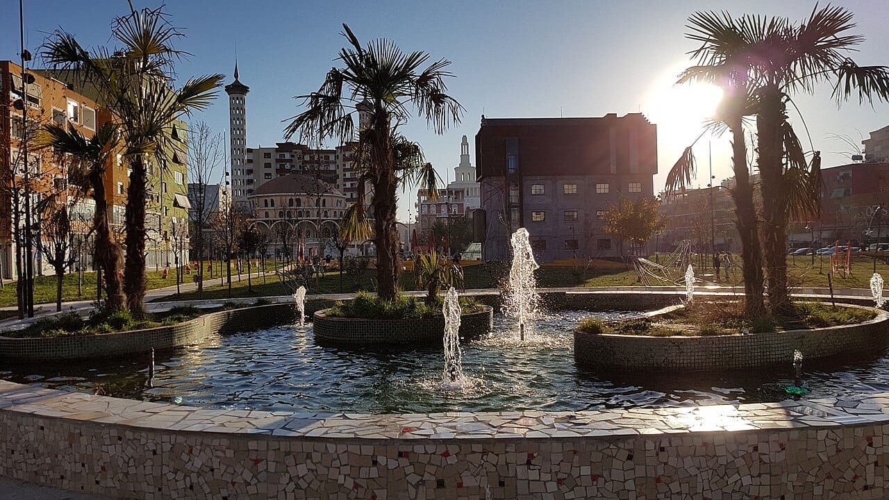 Katër të lënduar në aksident në Fier, dy turistë të huaj