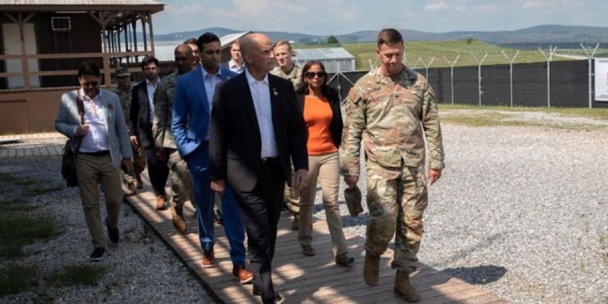Kongresistë amerikanë vizitojnë Bondsteel-in pas Preshevës