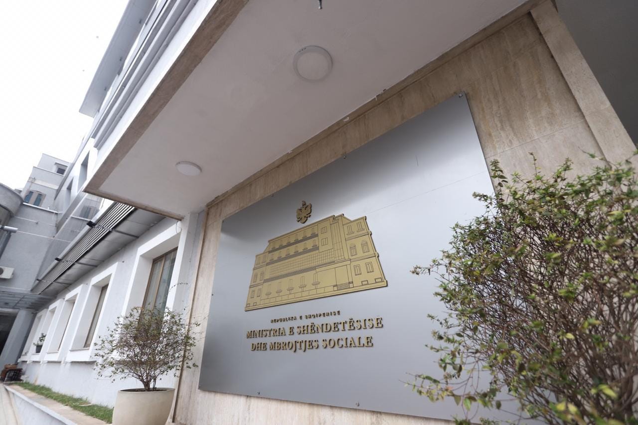 Çfarë sqaron zv.ministrja Tomini për udhëzuesin e terapisë hormonale në QSUT?