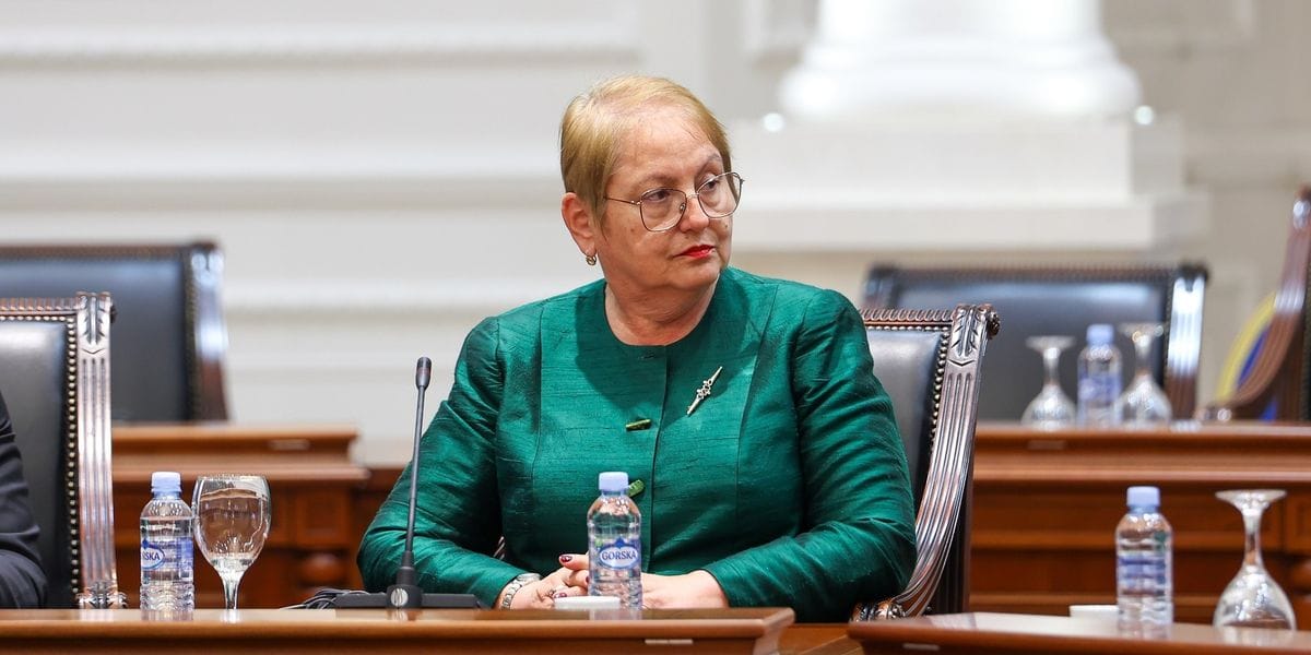 Janevska: Dëftesat elektronike fillojnë nga klasa e parë