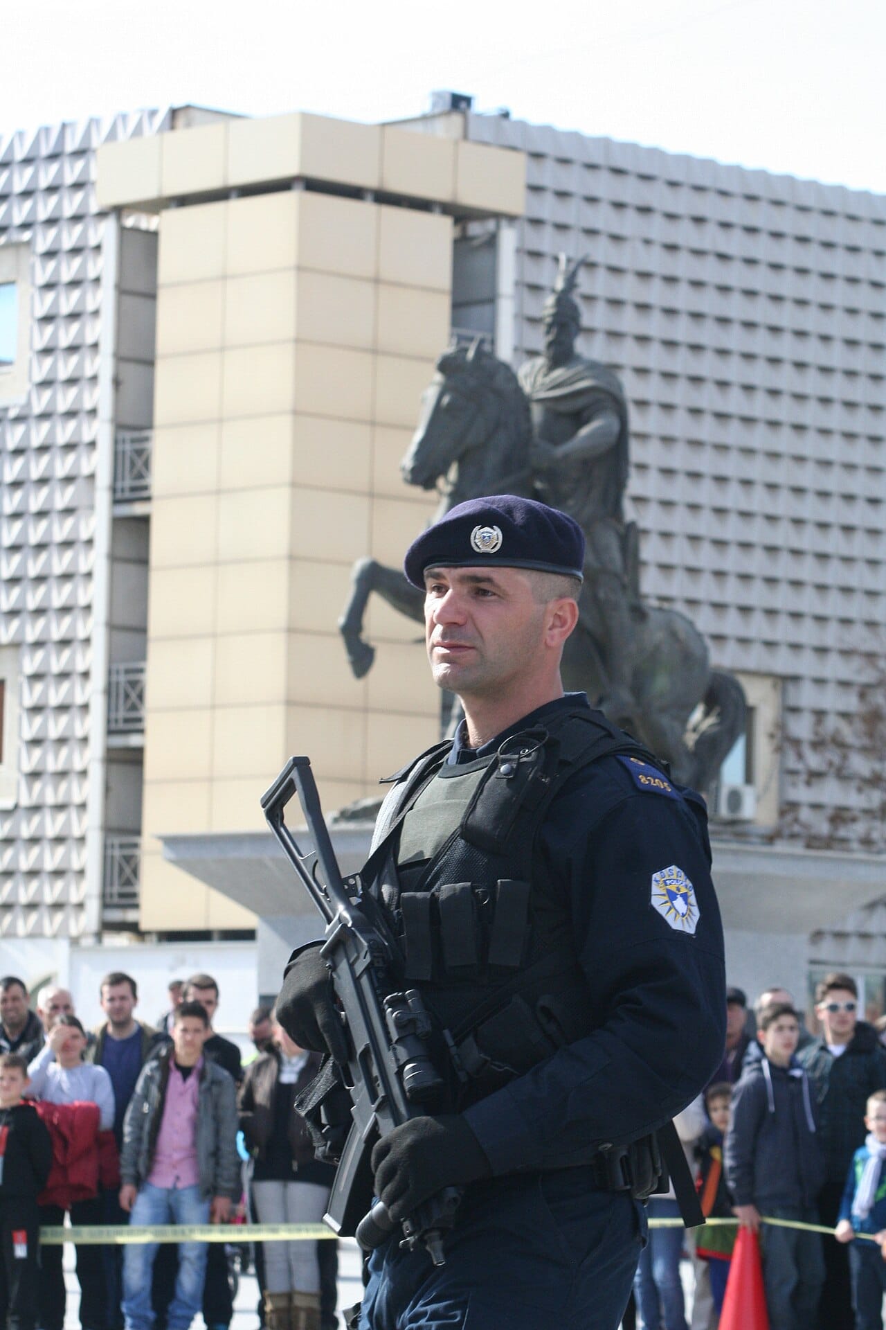 Polici prizrenas kërcënohet pasi i kishte shkruar gjobë qytetarit