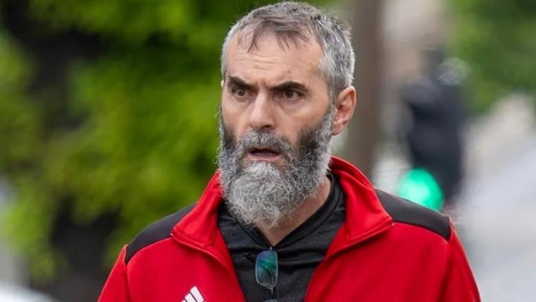 I dënuar me 20 vite, rikthehet në Angli pavarësisht dëbimit