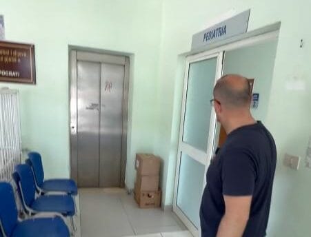 Korreshi denoncon gjendjen në pediatrinë e Lushnjës: minj dhe lagështi