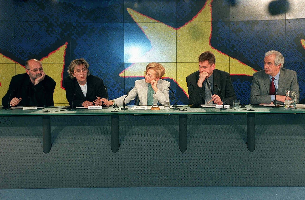 Pse thotë Cakolli se gazetaria politike në Kosovë është ulur në rehati për pushtetin?