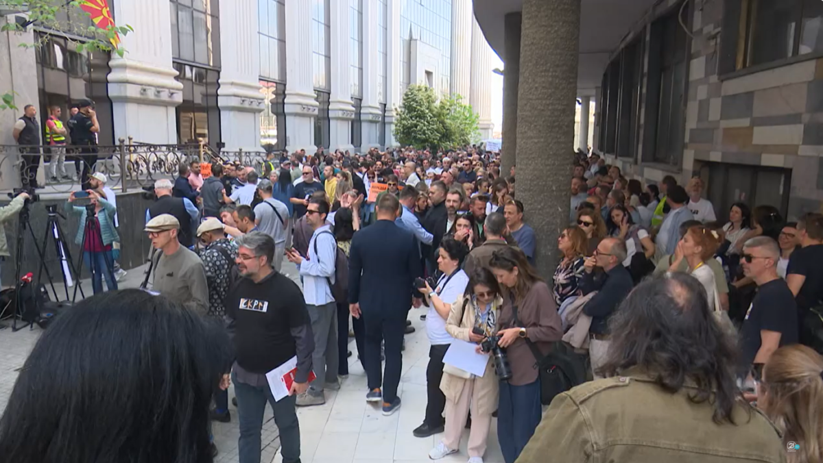 Protestë para Gjykatës Kushtetuese të RMV-së — punonjësit e kulturës