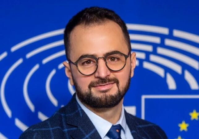 Çfarë ndryshoi për diplomat online jashtë vendit në Shqipëri?