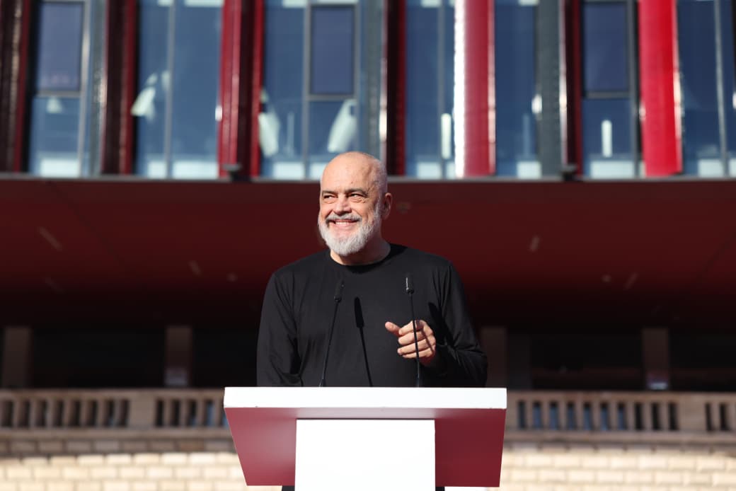 Investimet: Pse Edi Rama e quan reagimin qytetar 'apokalips dixhital'?