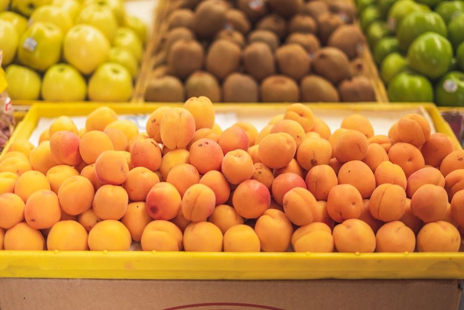 Frutat me pak sheqer: Çfarë të zgjidhni dhe pse molla mund t'ju shkaktojë fryrje