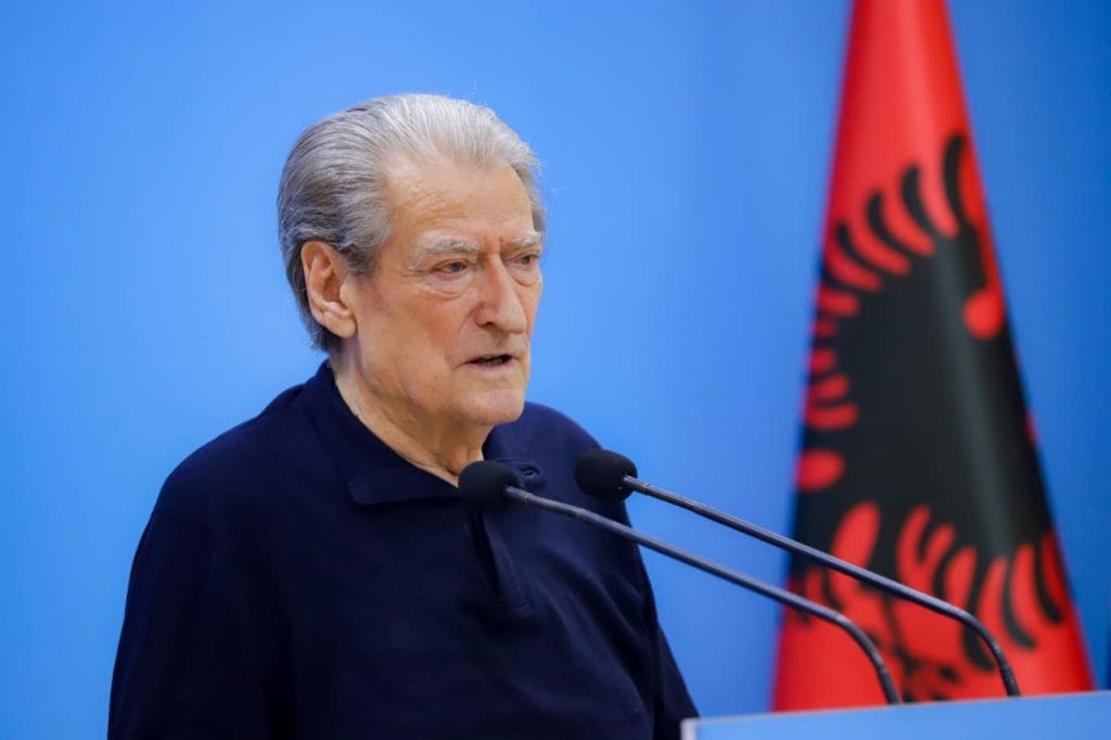 Çfarë u bëri thirrje Berisha demokratëve për protestën e Tiranës?