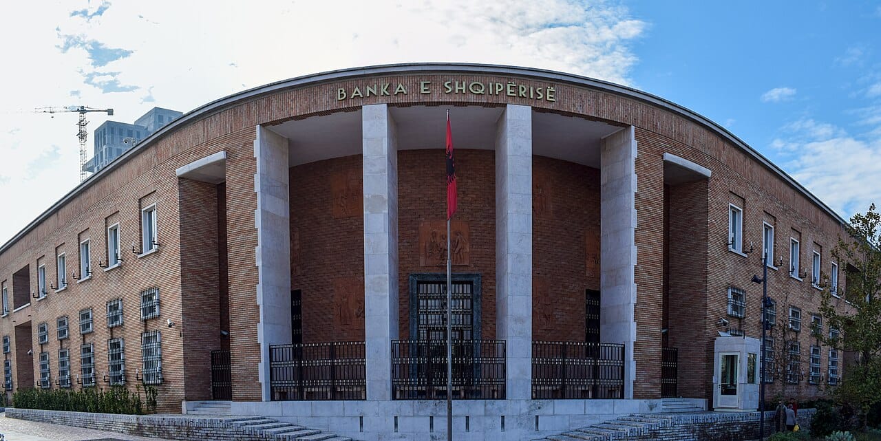 Çfarë rritje të pazakontë të depozitave në euro ka shënuar Shqipëria në maj?